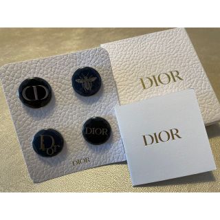 クリスチャンディオール(Christian Dior)の新品未使用Christian Diorクリスチャンディオールノベルティピンバッチ(ブローチ/コサージュ)