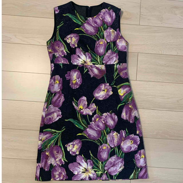 DOLCE & GABBANA チューリップ　紫　ドルガバ  ワンピース　ドレス レディースのワンピース(ひざ丈ワンピース)の商品写真