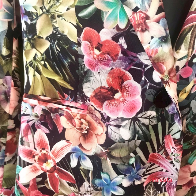 ZARA - ZARA 花柄 ボタニカル柄ジャケット(サイズS)の通販 by ZARA - ZARA 花柄 ボタニカル柄ジャケット(サイズS)の通販 by