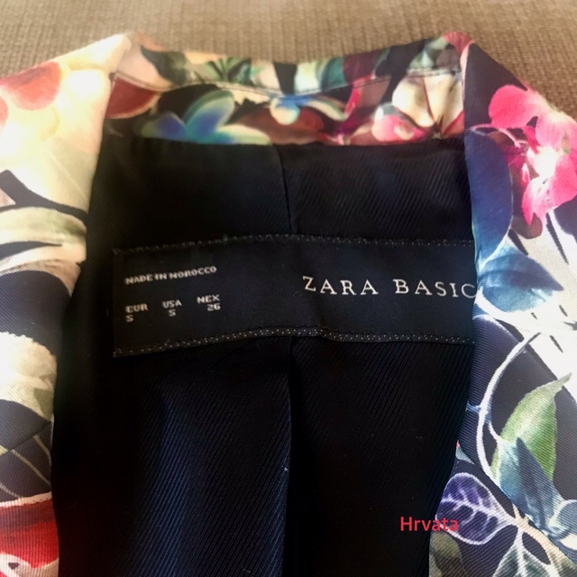 ZARA - ZARA 花柄 ボタニカル柄ジャケット(サイズS)の通販 by ZARA - ZARA 花柄 ボタニカル柄ジャケット(サイズS)の通販 by