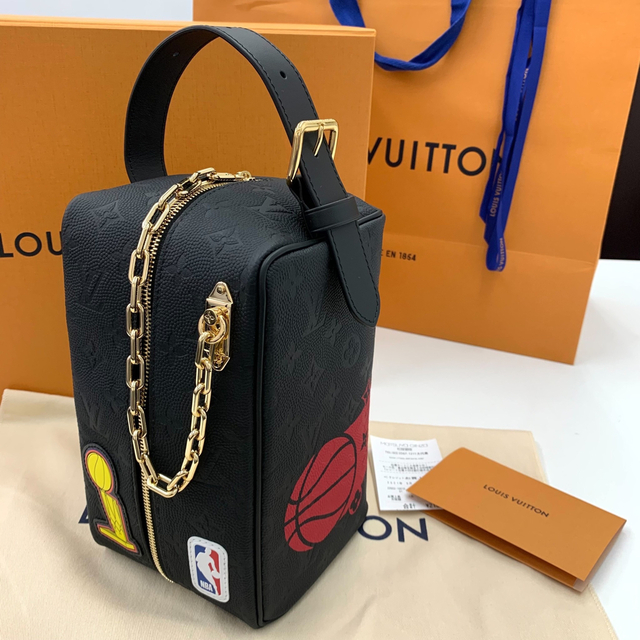 クラシック ヴィトン 新品 M58515 クローク・ドップキット - VUITTON