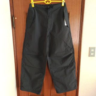 ジーユー(GU)の新品 ジーユー GU パラシュートパンツ  M 速乾キャンプに ワイドシルエット(ワークパンツ/カーゴパンツ)