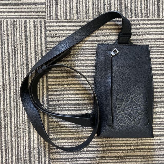 新作入荷!!】 LOEWE - ブラック レザー ショルダーバッグ ロエベ