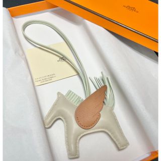 エルメス(Hermes)の新品 未使用品 エルメス ペガサスチャームPM ヴェールフィズ(チャーム)