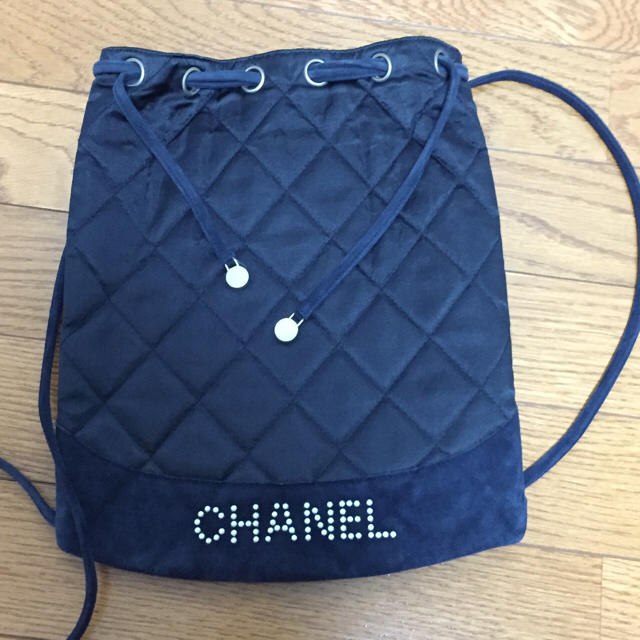 CHANEL(シャネル)の新品未使用 シャネル サテン ナップサック ネイビー レディースのバッグ(リュック/バックパック)の商品写真