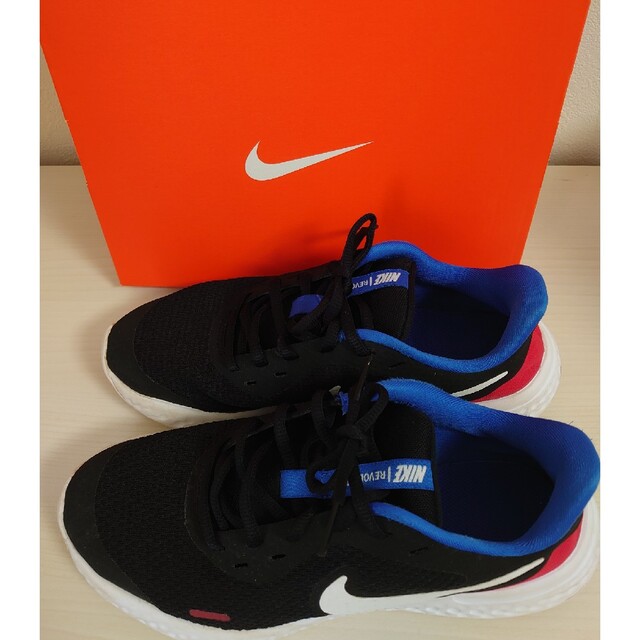 NIKE(ナイキ)の☆NIKE スニーカー　23.5cm☆ キッズ/ベビー/マタニティのキッズ靴/シューズ(15cm~)(スニーカー)の商品写真