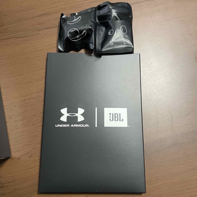 UNDER ARMOUR(アンダーアーマー)のアンダーアーマー ワイヤレスイヤホン スマホ/家電/カメラのオーディオ機器(ヘッドフォン/イヤフォン)の商品写真