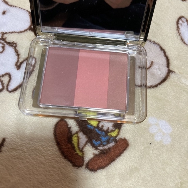 Estee Lauder(エスティローダー)のESTEE LAUDER デラックスプラッシュコンパクト、ブラシ付き新品 コスメ/美容のベースメイク/化粧品(チーク)の商品写真