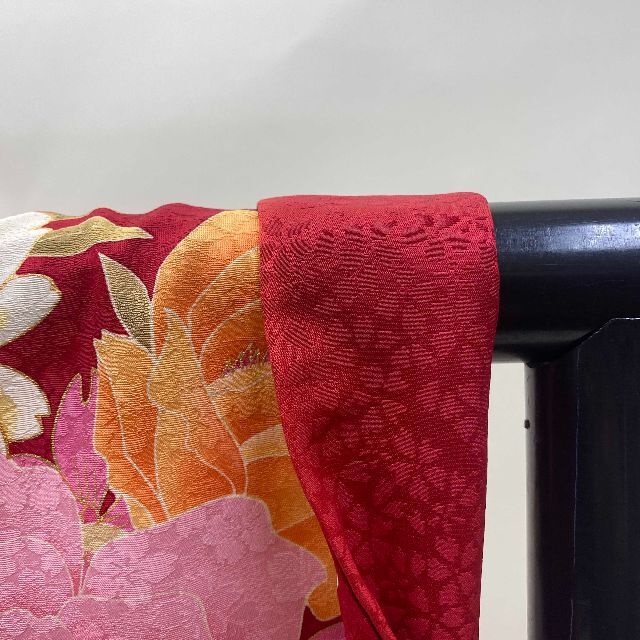 振袖☆正絹☆赤☆花柄☆刺繍☆成人式☆ステージ衣装☆裄68㎝☆中古D