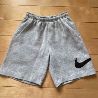 ナイキ(NIKE)のNIKE ナイキ　ハーフパンツ　ショートパンツ キッズMサイズ　150cmグレー(パンツ/スパッツ)