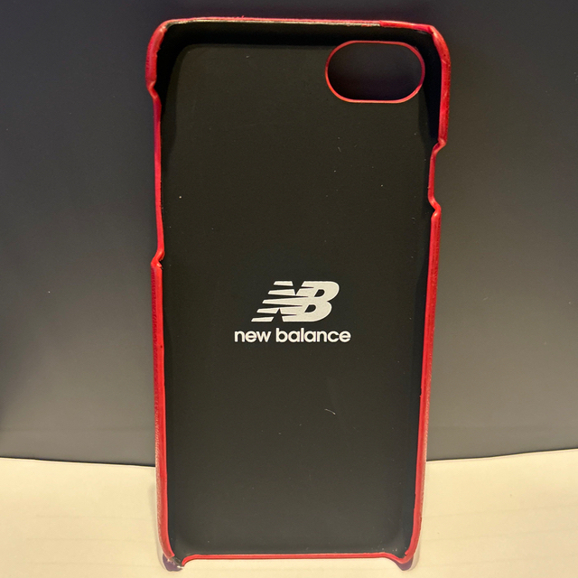 New Balance(ニューバランス)のNew Balance iPhone ジップ付きハードカバー／レッド スマホ/家電/カメラのスマホアクセサリー(iPhoneケース)の商品写真