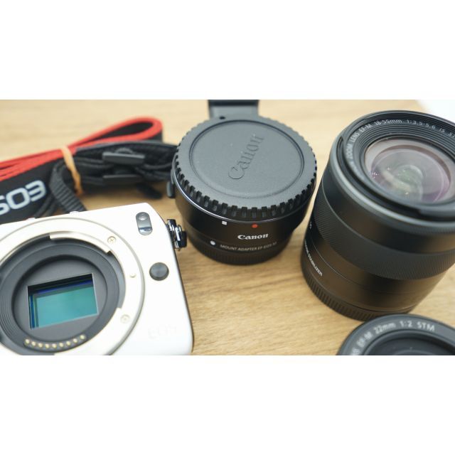 8240 美品 Canon EOS M + EF-M 22mm+18-55mm - ミラーレス一眼