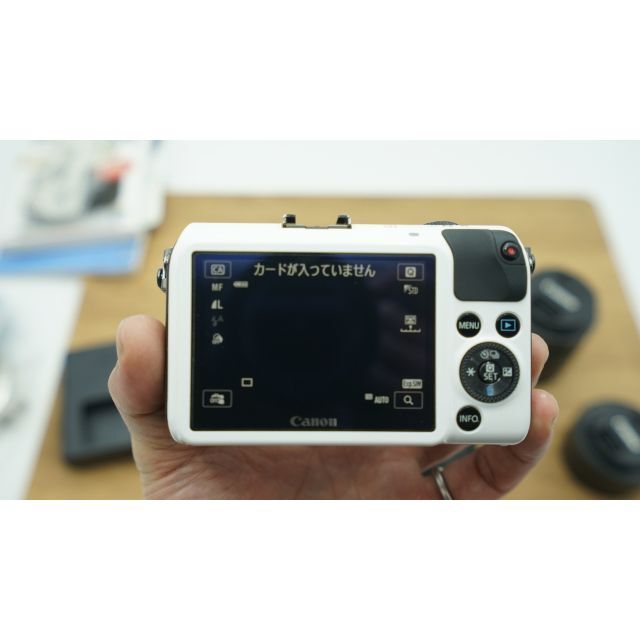 8240 美品 Canon EOS M + EF-M 22mm+18-55mm - ミラーレス一眼