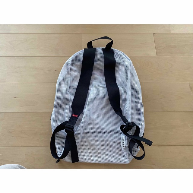 Supreme(シュプリーム)のシュプリーム  メッシュバックパック　ボックスロゴ　リュック　ホワイト メンズのバッグ(バッグパック/リュック)の商品写真