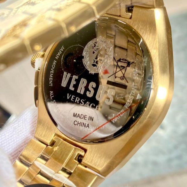 VERSACE - 【新品箱付き】ヴェルサーチ クオーツ メンズ腕時計ゴールド