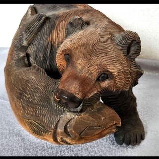 木彫りの熊　鮭を咥えた熊　アンティーク(彫刻/オブジェ)