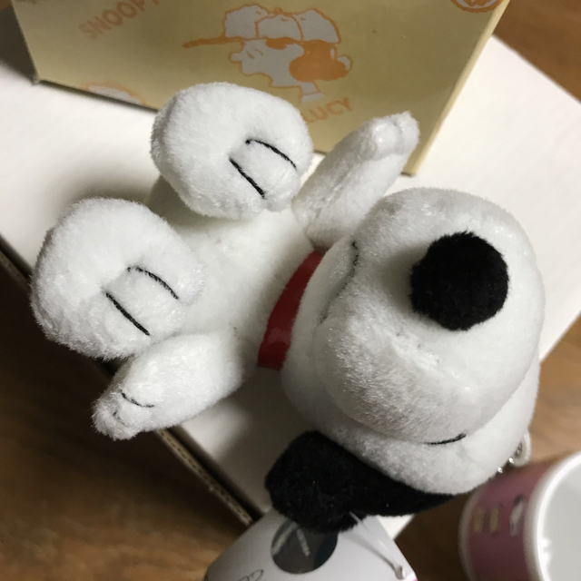 SNOOPY(スヌーピー)のSNOOPY スヌーピーマグカップ＆スヌーピーぬいぐるみキーホルダーセット インテリア/住まい/日用品のキッチン/食器(グラス/カップ)の商品写真