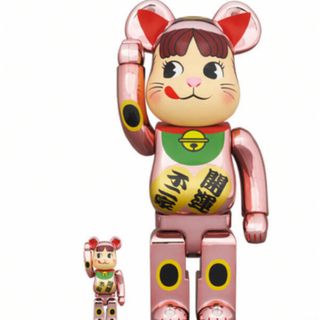 BE@RBRICK 招き猫 ペコちゃん 桃金メッキ 100％ ＆ 400％(キャラクターグッズ)