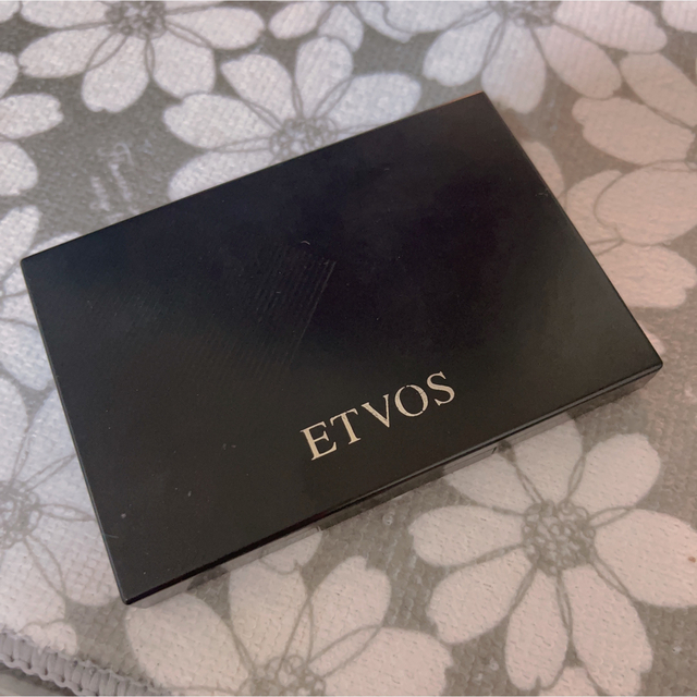 ETVOS(エトヴォス)のミネラルアイ＆チークカラーパレット2019CF レディメイク コスメ/美容のベースメイク/化粧品(アイシャドウ)の商品写真
