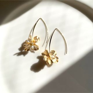 ゴールドフラワーパールピアス(ピアス)