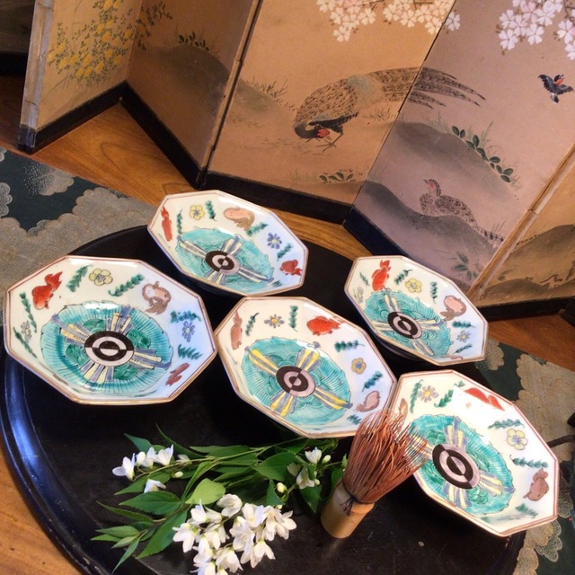 A664 古伊万里 錦手 金魚紋様 金縁 8角皿 5枚の通販 by arajin's A664 古伊万里 錦手 金魚紋様 金縁 8角皿 5枚の通販 by arajin's