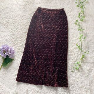 ローラアシュレイ(LAURA ASHLEY)のローラアシュレイ　シルク混　ベルベット　総刺繍　スリット入りロングスカート(ロングスカート)