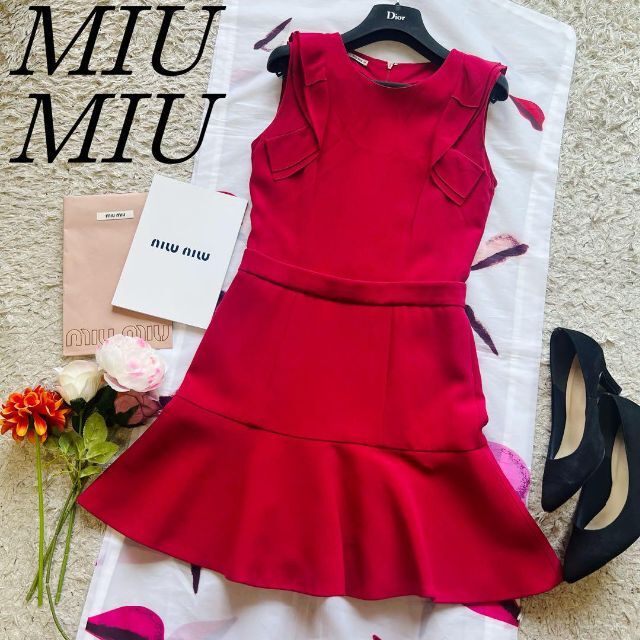 美品】MIU MIU フレアワンピース レッド 38 膝丈 ノースリーブ