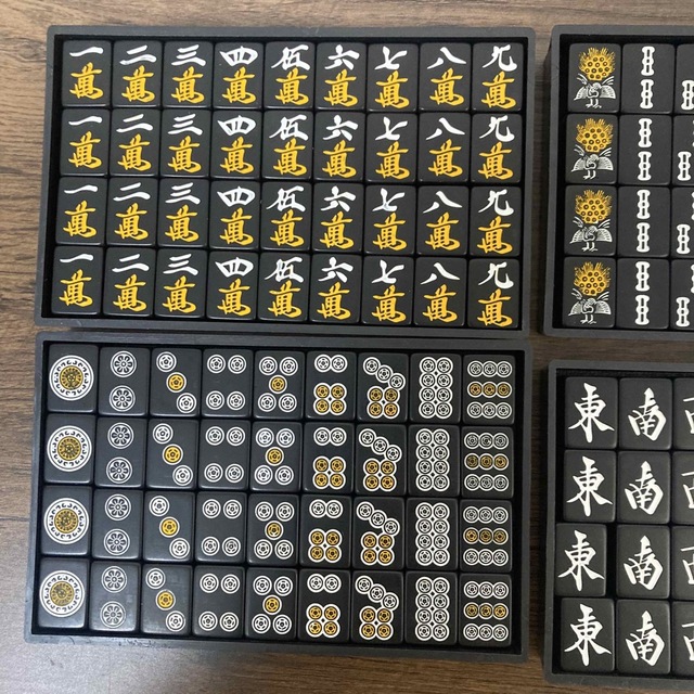 Amazon.co.jp: 手打ち麻雀牌 オールブラック 金龍(黒点棒付き Amazon.co.jp: 手打ち麻雀牌 オールブラック 金龍(黒点棒付き