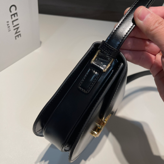 CELINE ティーン ブザス トリオンフ シャイニーカーフスキンブラック