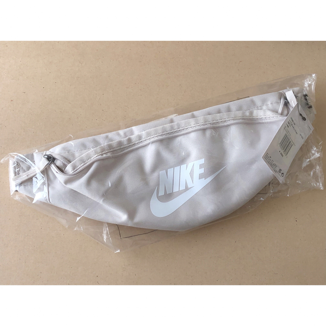 NIKE(ナイキ)のNIKE ★ ヘリテージ  ヒップパック★ナイキ メンズのバッグ(ボディーバッグ)の商品写真