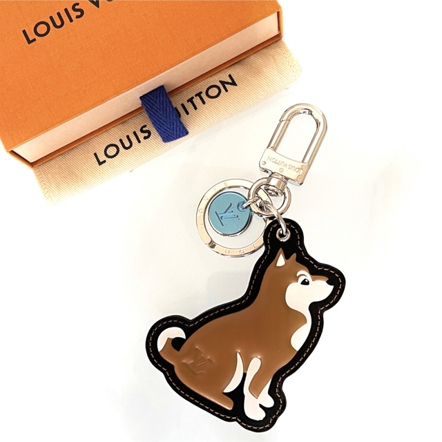 LOUIS VUITTON(ルイヴィトン)の【新品未使用】ポルト クレ カレッジLVリード　ドッグ　キーリング 柴犬　ドッグ レディースのファッション小物(キーホルダー)の商品写真