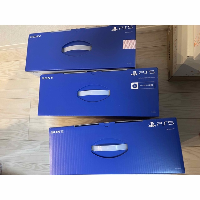 PlayStation(プレイステーション)のps5   3台セット エンタメ/ホビーのゲームソフト/ゲーム機本体(家庭用ゲーム機本体)の商品写真