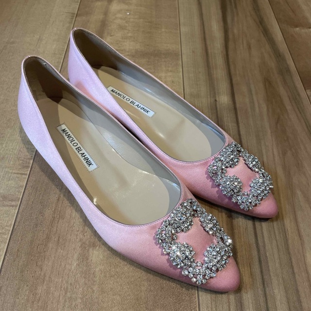 MANOLO BLAHNIK(マノロブラニク)のマノロブラニク　ハンギシフラット レディースの靴/シューズ(ハイヒール/パンプス)の商品写真