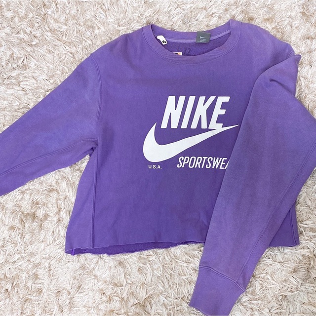 NIKE(ナイキ)のナイキショートトレーナー レディースのトップス(トレーナー/スウェット)の商品写真