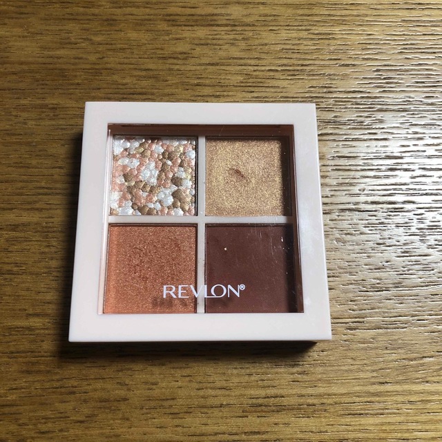 REVLON(レブロン)のレブロン ダズル アイシャドウ クアッド 002 コスメ/美容のベースメイク/化粧品(アイシャドウ)の商品写真