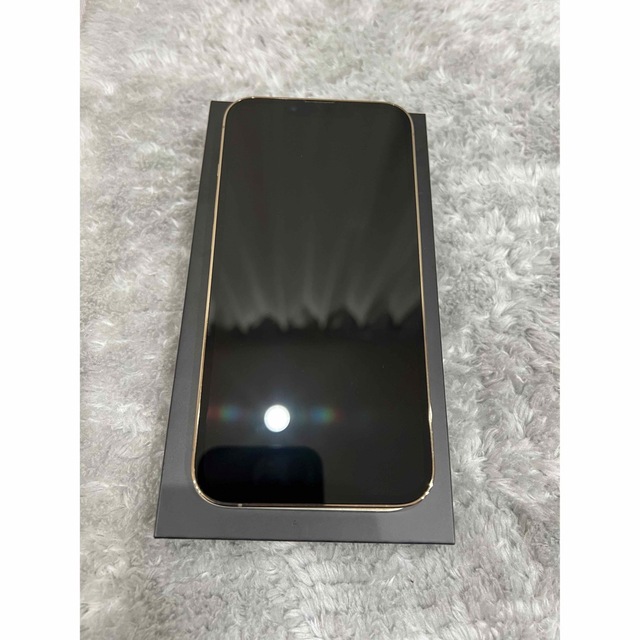 美品　iPhone 13 PRO 256GB ゴールド　Apple SIMフリー スマホ/家電/カメラのスマートフォン/携帯電話(スマートフォン本体)の商品写真