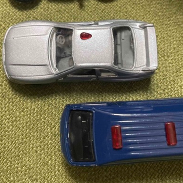 TOMMY(トミー)のトミカ　パトカー　ミニカー　スカイライン覆面GTR R33 ハイエース エンタメ/ホビーのおもちゃ/ぬいぐるみ(ミニカー)の商品写真