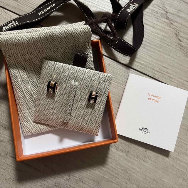 内祝い】 HERMES ポップアッシュミニ ピアス ブラック ピンクゴールド