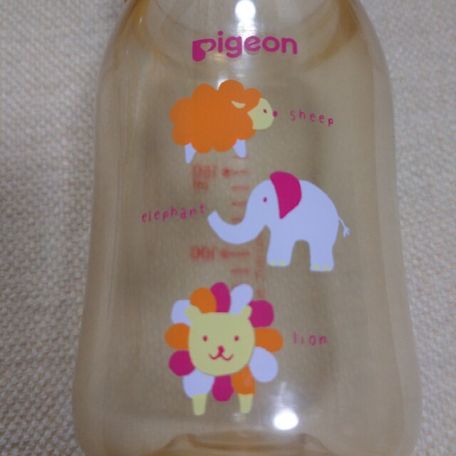 Pigeon(ピジョン)のピジョン 母乳実感 哺乳びん プラスチック製 オレンジイエロー 160ml キッズ/ベビー/マタニティの授乳/お食事用品(哺乳ビン)の商品写真