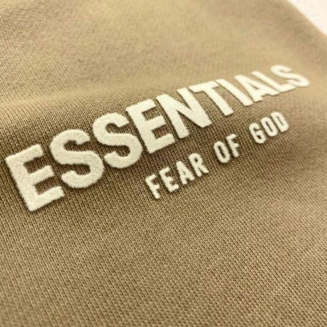 FEAR OF GOD(フィアオブゴッド)の新品【メンズXS】★エッセンシャルズ★スウェット生地ショートパンツ/茶色オーク メンズのパンツ(ショートパンツ)の商品写真