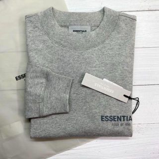 フィアオブゴッド(FEAR OF GOD)の新品【メンズM】★エッセンシャルズ★厚手生地！ロゴ長袖Tシャツ/グレー(Tシャツ/カットソー(七分/長袖))