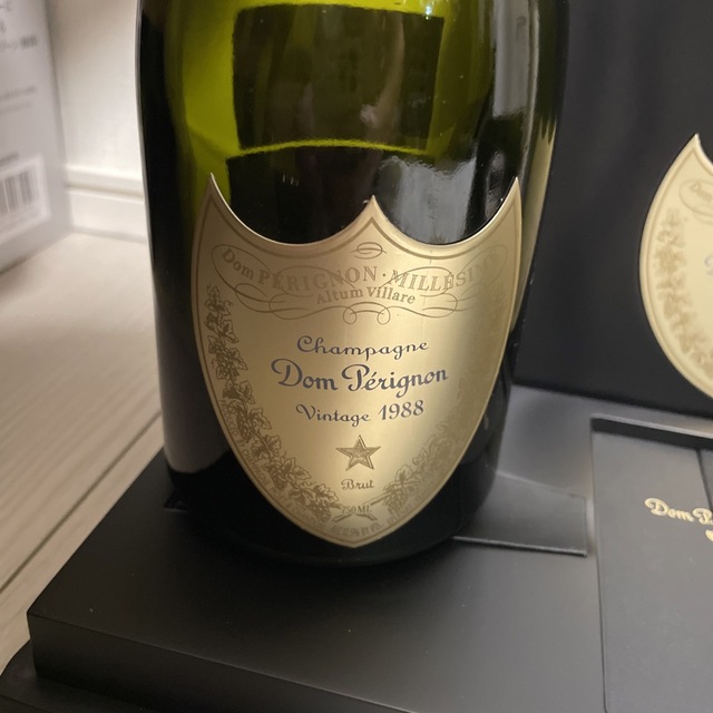 Dom Pérignon(ドンペリニヨン)のドンペリニョン　p3  1988 空き瓶 箱 冊子セット インテリア/住まい/日用品のキッチン/食器(容器)の商品写真