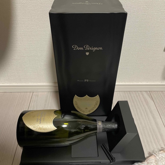 Dom Pérignon(ドンペリニヨン)のドンペリニョン　p3  1988 空き瓶 箱 冊子セット インテリア/住まい/日用品のキッチン/食器(容器)の商品写真