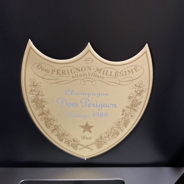 Dom Pérignon(ドンペリニヨン)のドンペリニョン　p3  1988 空き瓶 箱 冊子セット インテリア/住まい/日用品のキッチン/食器(容器)の商品写真