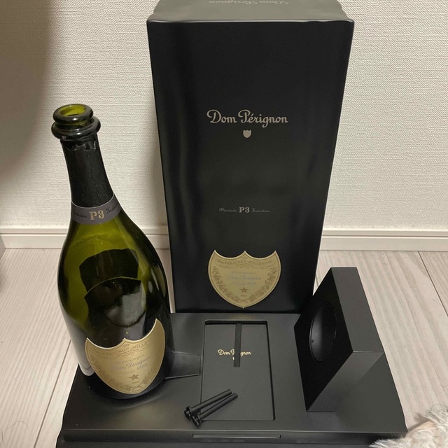 Dom Pérignon(ドンペリニヨン)のドンペリニョン　p3  1988 空き瓶 箱 冊子セット インテリア/住まい/日用品のキッチン/食器(容器)の商品写真