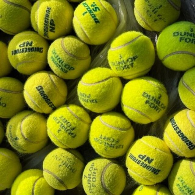 【難あり】テニスボール７０個 スポーツ/アウトドアのテニス(ボール)の商品写真