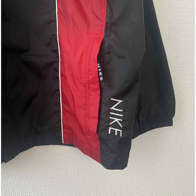 NIKE - NIKE 90s 黒タグ ナイロンジャケット スウッシュロゴ刺繍 黒 赤