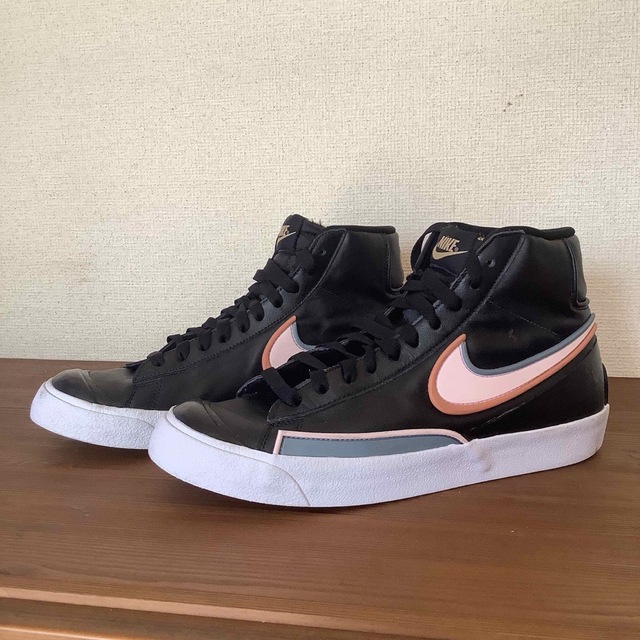 NIKE(ナイキ)のNIKE BLAZERMID '77 INFINITE DC1746-001 メンズの靴/シューズ(スニーカー)の商品写真