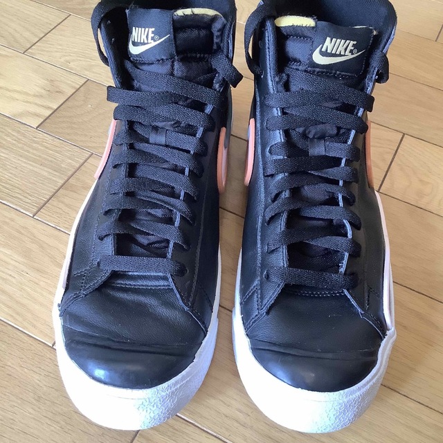 NIKE(ナイキ)のNIKE BLAZERMID '77 INFINITE DC1746-001 メンズの靴/シューズ(スニーカー)の商品写真