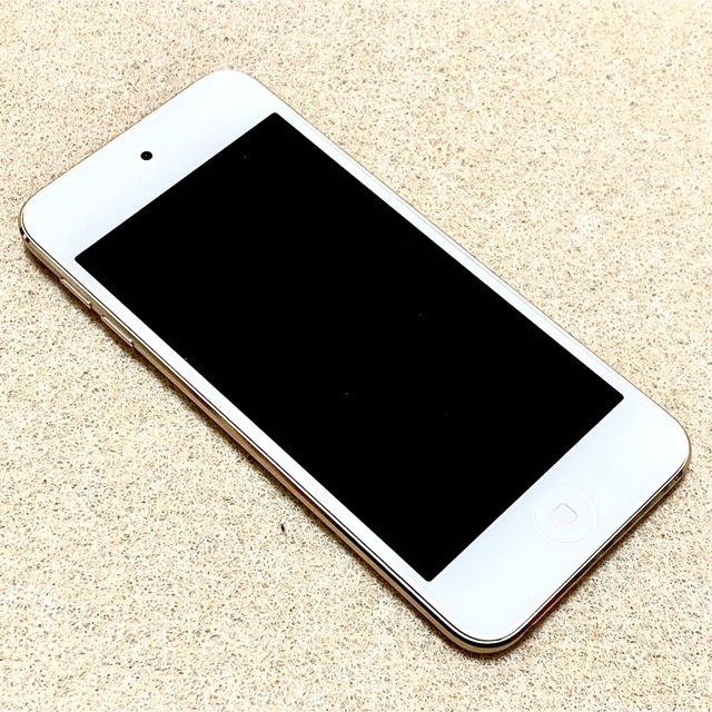 Apple(アップル)の❤️新品ケーブル付属❤️Apple iPod touch 第6世代 カメラ搭載 スマホ/家電/カメラのオーディオ機器(ポータブルプレーヤー)の商品写真